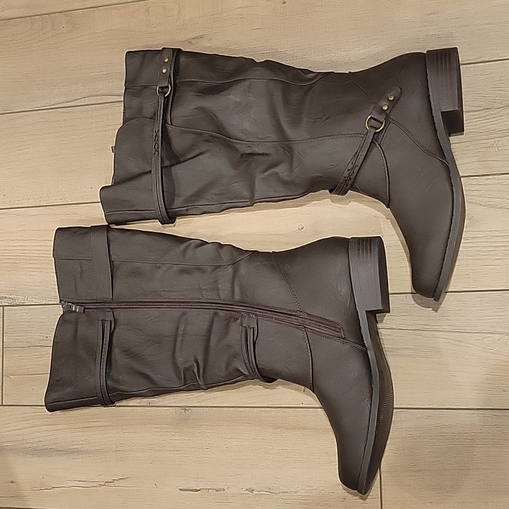 Journee Collection Harley Brown Wide-Calf Knee-High Riding Boots Size 9.5 - NIB